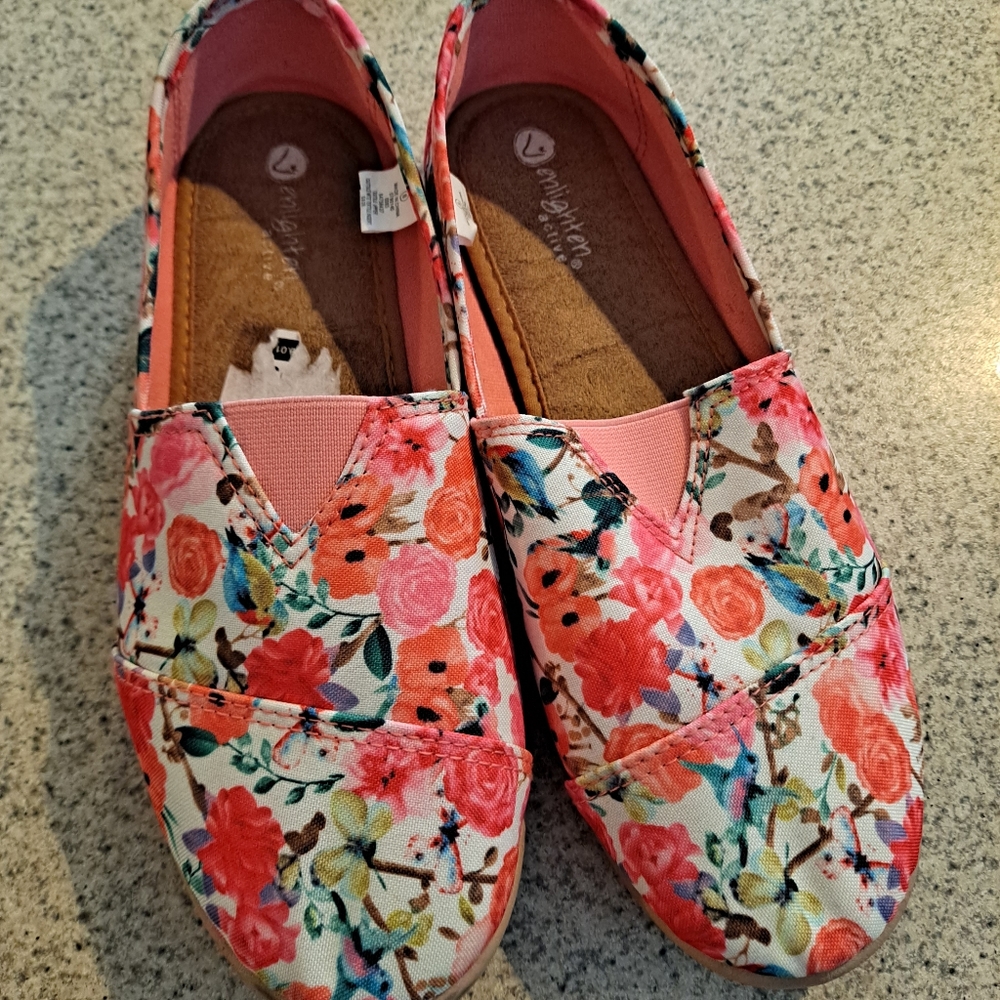 Enlighten Flower Printed Shoes Size 8